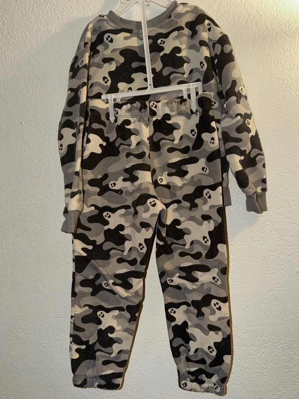 2 unisex 4T Halloween Sets (4pcs)